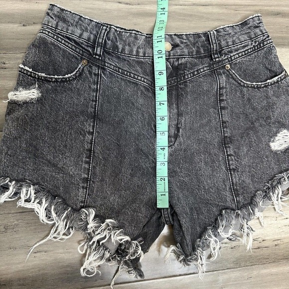 Retrofete Cut Off High Rise Jeans Shorts Women's Black Washed Size 30 - Picture 8 of 9